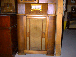 a nice 30s console